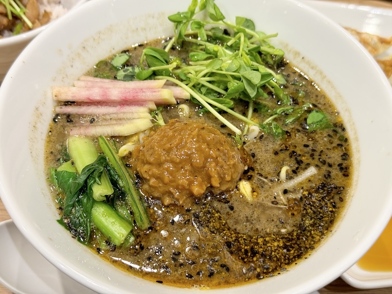 黒胡麻たんたん麺