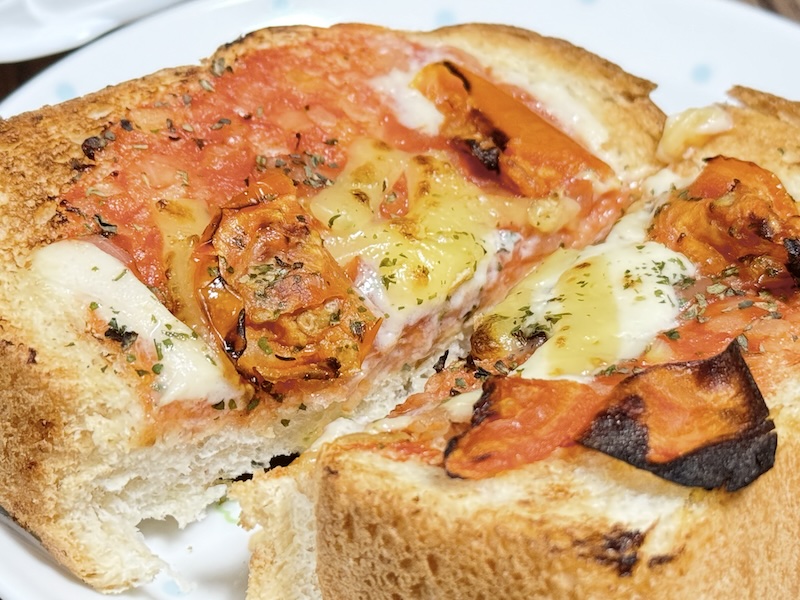 Semi-dried tomato pizza toast