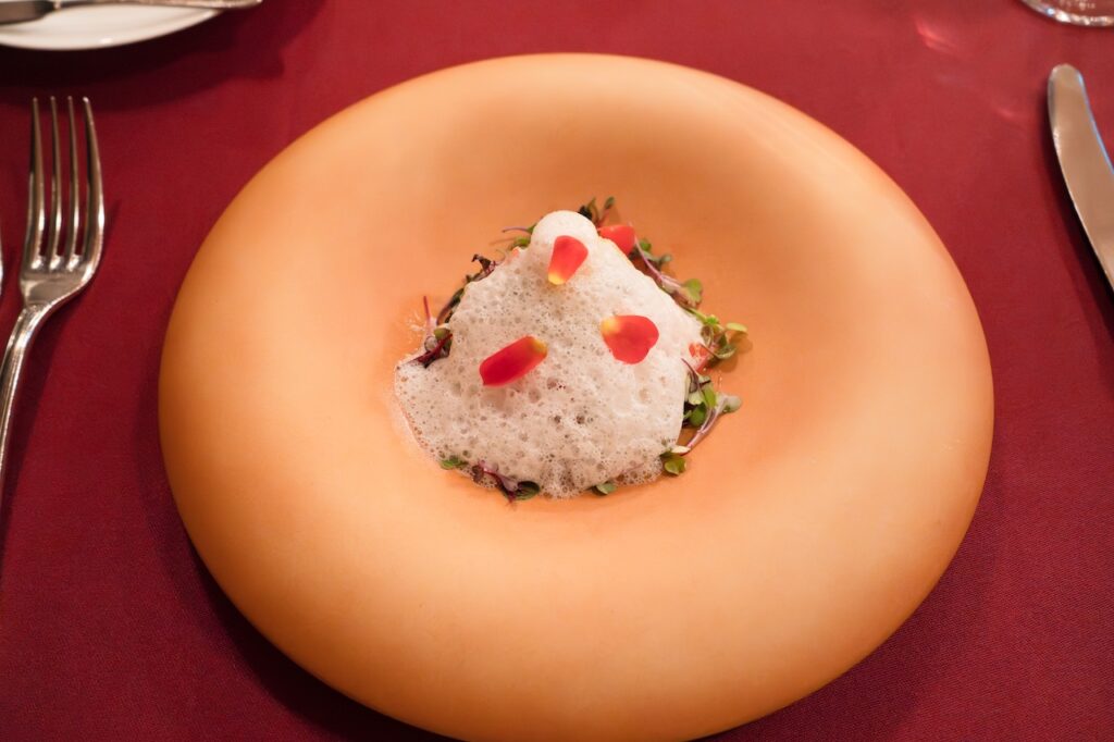 雑穀とベジタブルのサラダ、シャルドネヴィネガーのフォーム