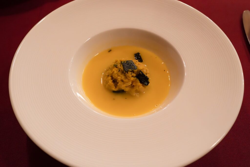 ココナッツとバジル香る豆乳パンプキンスープ