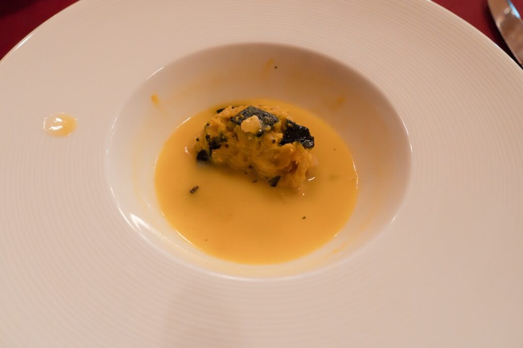 ココナッツとバジル香る豆乳パンプキンスープ