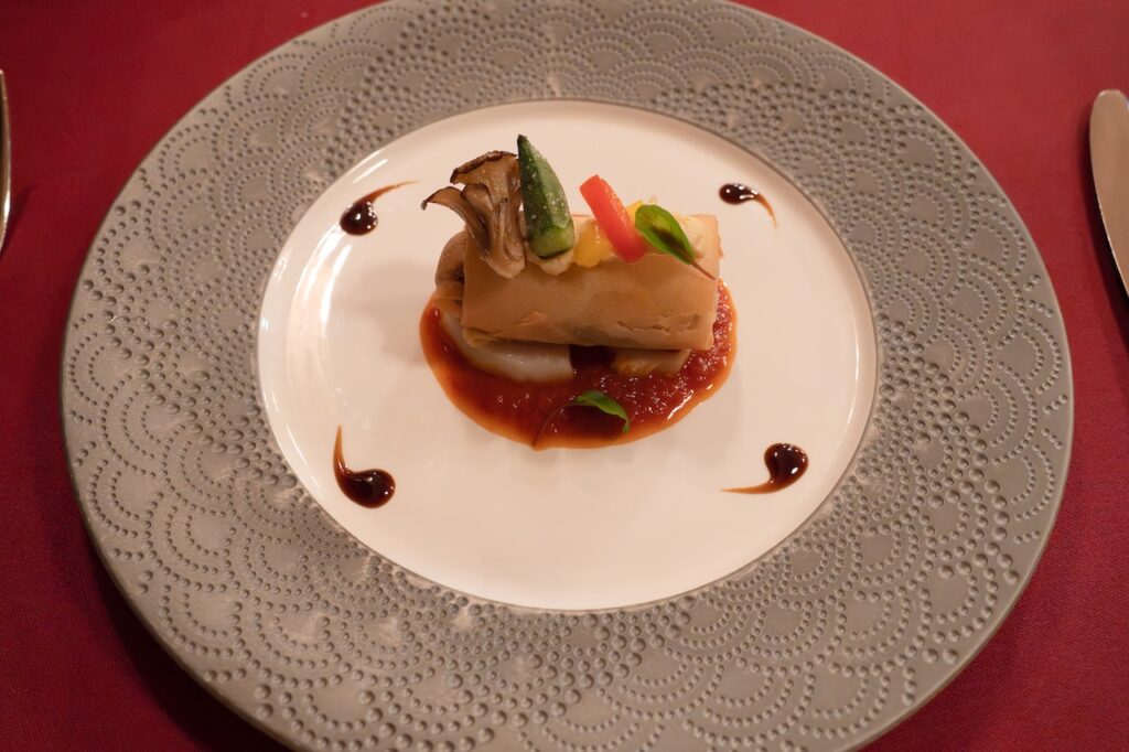 野菜と豆のポーピエット、トマトソース