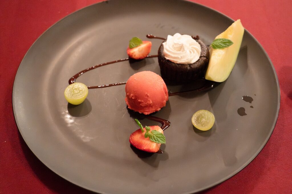 米粉のガトーショコラ、ラズベリーソルベ