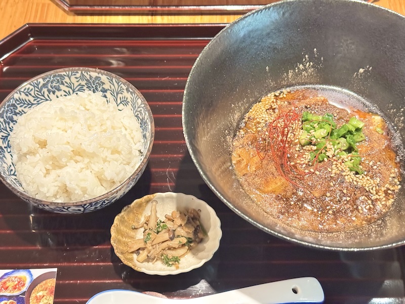 "黒"麻婆豆腐定食